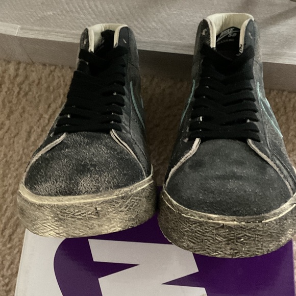 Nike SB High-Top Sneakers - Black and Gray - Picture 3 of 7